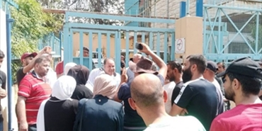 احتجاجات غاضبة في البقاع... «الأونروا» تواجه اتهامات بـ«سرقة» المساعدات بعد تقليصها