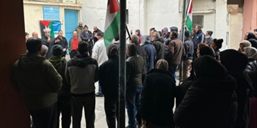 اعتصام في مخيم الجليل رفضاً لتقليص خدمات «أونروا» وتحذير من تداعيات تربوية ووطنية