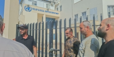 تصاعد الغضب في نهر البارد... تحذيرات من «ثورة جياع» احتجاجاً على سياسات الأونروا