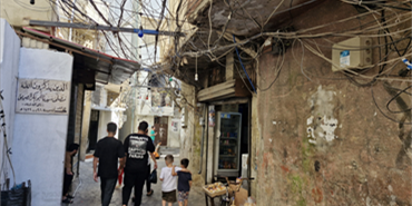 عين الحلوة في الظلام.. أزمة كهرباء خانقة تحاصر اللاجئين الفلسطينيين وتُهدد لقمة عيشهم