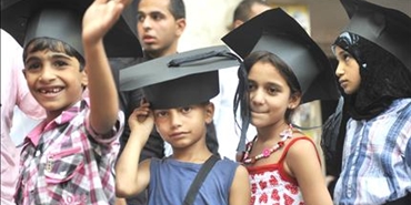 «أحلام لاجئ» تكرم الطلاب الفلسطينيين 