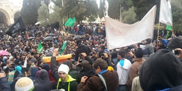 مسيرة في "الأقصى" نصرة للنبي "محمد"