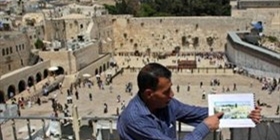 قيادي في فتح يعارض موقف عباس من زيارة القدس ويعتبرها تطبيعًا