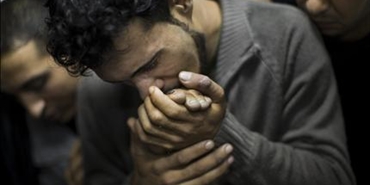 أطفال غزة صامتون في ثلاجات الموتى: خمسة بين 12 شهيداً في مجزرة عائلة الدلو