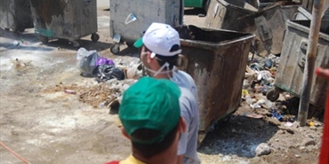 حماس تطلق حملة نظافة ورش مبيدات في منطقة صور