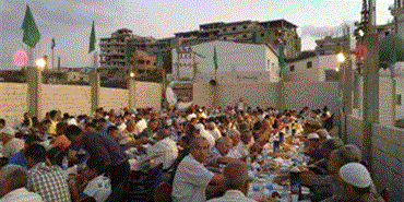 حماس تقيم افطار في مخيم الشبريحا